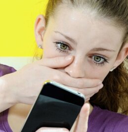Tatort Handy: Was kann man tun bei Online-Mobbing? - Oft ist Jugendlichen das Ausmaß von gefährlichen Inhalten, die per Smartphone verbreitet werden, nicht bewusst. 
