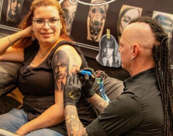 Tattoo-Messe geht unter die Haut: Idol Wednesday für immer als Begleiterin - 