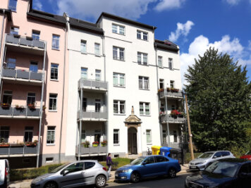 Tatverdächtiger nach Bedrohung auf dem Kaßberg gestellt - Polizisten durchsuchten am Montagvormittag eine Wohnung in der Puschkinstraße.