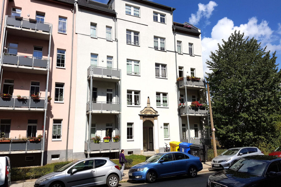 Tatverdächtiger nach Bedrohung auf dem Kaßberg gestellt - Polizisten durchsuchten am Montagvormittag eine Wohnung in der Puschkinstraße.