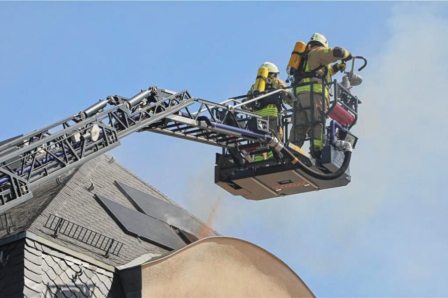 Tauraer Feuerwehr will näher an Burgstädt rücken - Ende April 2022 brannte in Taura ein Dachstuhl. Einer von sieben Einsätzen der Wehr im vergangenen Jahr. 
