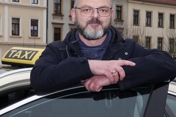 Taxifahren im Landkreis wird jetzt noch teurer als geplant - Taxiunternehmer und Kreisrat Danny Schäfer (Fraktion freier Bürger) aus Zwickau hat sich für höhere Tarife eingesetzt. 