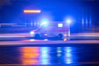 Taxifahrer angegriffen: 36-Jähriger musste ins Krankenhaus - Ein Taxifahrer wurde in Chemnitz bei einem Angriff schwer verletzt.