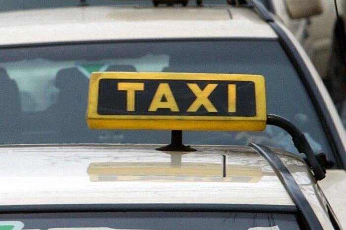 Taxifahrten: Lange Wartezeiten zu Silvester - 
