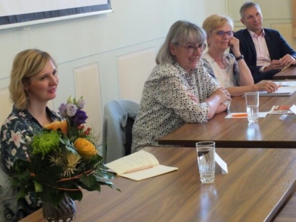 Bei dem Treffen der Aktiven des Seniorenrats und des Jugendladens waren unter anderem dabei (v. l.): Nelle Jung, Christiane Schifferdecker, Elly Martinek und Frank Dehne.