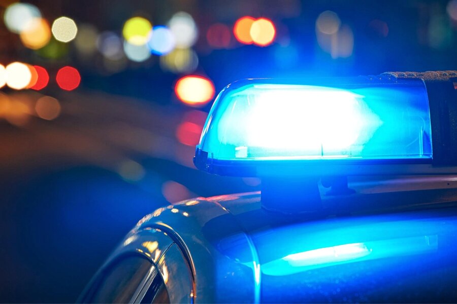 Technischer Defekt auf der A 72 führt zu Strafanzeige - Eine Polizeikontrolle nachts auf der A 72 endete mit einer Strafanzeige.