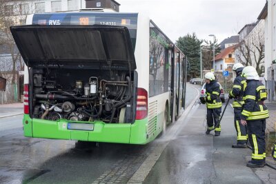 Technischer Defekt: Bus in Flammen - 