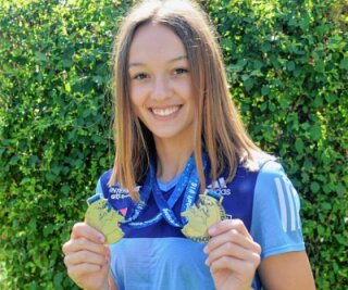 Teenagerin misst sich mit Erwachsenen - Bei der U-16-DM im Vorjahr in Bremen gewann Kiara Hanisch Gold im Sprint, im Weitsprung und in der Staffel. Die Staffelmedaille wurde ihr erst nachträglich zugeschickt. 