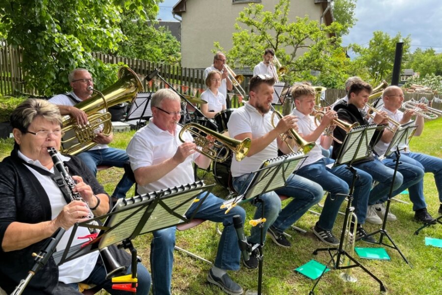 Teichfest in Brockau: Blasmusik und Rundfahrt auf dem Dorfteich - 