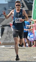 Teilnehmerrekord bei Jubiläumslauf - Der gebürtige Erzgebirger Clemens Silabetzschky vom TV Zell am Neckar hat beim Edelweißlauf über 10 Kilometer gewonnen. 