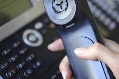 Telefon-Betrüger erbeuten mehrere Tausend Euro von Seniorin aus dem Erzgebirge - 