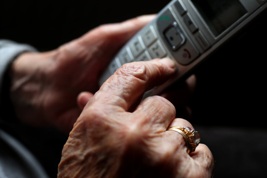 Telefonbetrüger in Markneukirchen erfolgreich: Seniorin verliert fünfstelligen Betrag