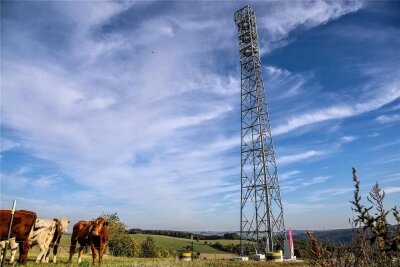Telekom nimmt XXL-Funkmast im Erzgebirge in Betrieb - In Wildbach ist am Donnerstag offiziell ein neuer Mobilfunkmast in Betrieb gegangen.