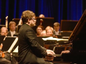 Temperamentvoller Auftakt - Als Solist wurde der Pianist Jan Jiraský aus Brno gefeiert. 