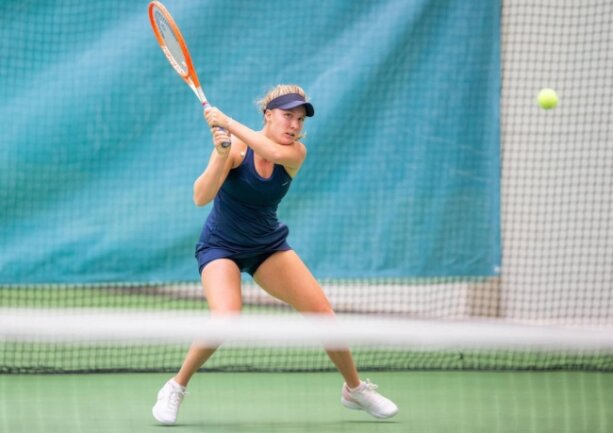 Tennis: Junge Limbacherin kämpft sich unter die Top 1000 - Emily Welker, hier bei einem Turnier in Litauen, hat es unter die besten 1000 Tennisspielerinnen der Welt geschafft. 