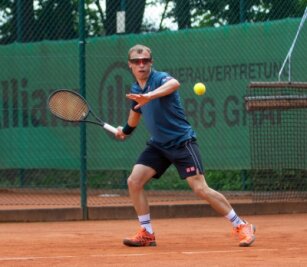 Tennisspieler müssen Heimpleite verdauen - Tony Peter holte den einzigen Punkt für die Bezirksliga-Tennisspieler aus Oberlungwitz im Duell mit Frankenberg. 