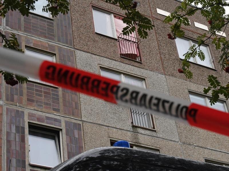 Terrorverdächtiger von Chemnitz hatte Kontakte zum IS - Die Polizei fasste den 22-jährigen Syrer in der Wohnung eines Landsmanns.