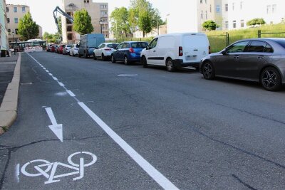 Test erfolgreich: Radfahrer können weiterhin auf Zwickauer Spiegelstraße entgegen der Einbahnstraße fahren - Hier können Radfahrer entgegen der Einbahnstraßenregelung fahren. 