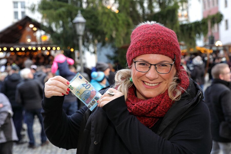 Test in Schwarzenberg: Wie weit kommt man mit 20 Euro auf dem Weihnachtsmarkt? - 20 Euro für ein kulinarisches Weihnachtsmarktvergnügen. Unsere Reporterin Katja Lippmann-Wagner hat es ausprobiert.