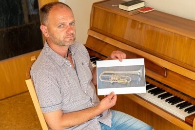 Teure Trompete aus Kirche gestohlen - Diese teure Trompete wurde dem Sohn von Steffen Fohlert (Foto) aus der Kirche am Auerbacher Neumarkt gestohlen. 