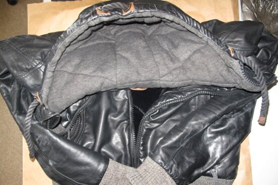 Thalheim: Dieb lässt seine Jacke zurück - Polizei bitte um Hinweise - 