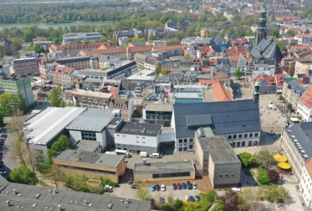 Der Theaterkomplex Zwickau würde in einem zweiten Bauabschnitt Platz für alle Abteilungen bieten, die derzeit noch dezentral an verschiedenen Standorten im Stadtgebiet verteilt untergebracht sind.