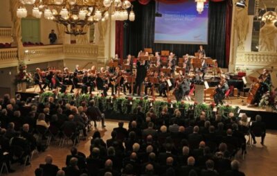 Theater Plauen-Zwickau bleibt - aber Orchester soll schrumpfen - Um wirtschaftlich zu bleiben, soll das Philharmonische Orchester Plauen-Zwickau frühestens ab Januar 2021 von derzeit 66 auf 56 Musikerplanstellen reduziert werden. 
