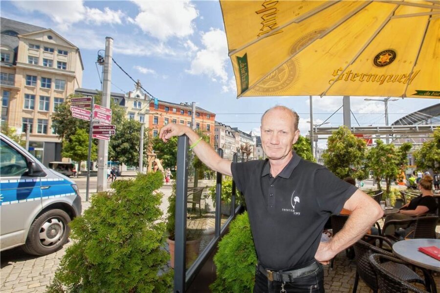 Theatercafé-Chef: „Situation macht unser schönes Plauen zur Sau“ - René Giessel, Restaurantleiter im Plauener Theatercafé, sagt: Die Situation in Plauen sei mittlerweile schlimmer als auf St. Pauli.