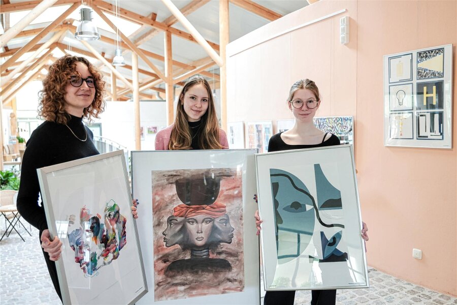 Thermalbad Wiesenbad: Schüler aus Kunstkurs mit „Reflexion“ in Kurparkhalle - Auch Eveline Ullmann, Emmy Weigelt und Svenja Rochhausen zeigen ihre Bilder in der Kurparkhalle.