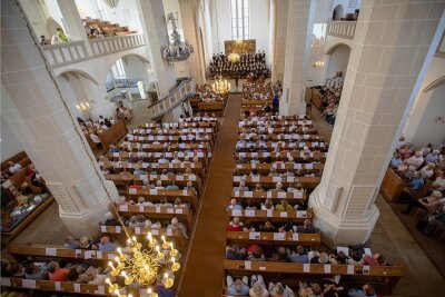 Thomaner-Konzert sorgt für Gänsehaut in der Plauener Johanniskirche - Der Auftritt des Thomanerchores am Mittwochabend in der Plauener Johanniskirche gehörte zu den Höhepunkten des Festprogrammes zum 900-jährigen Bestehen Plauens.