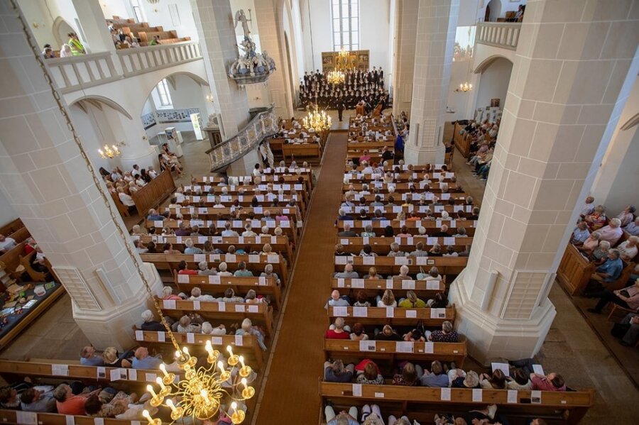 Thomaner-Konzert sorgt für Gänsehaut in der Plauener Johanniskirche - Der Auftritt des Thomanerchores am Mittwochabend in der Plauener Johanniskirche gehörte zu den Höhepunkten des Festprogrammes zum 900-jährigen Bestehen Plauens.
