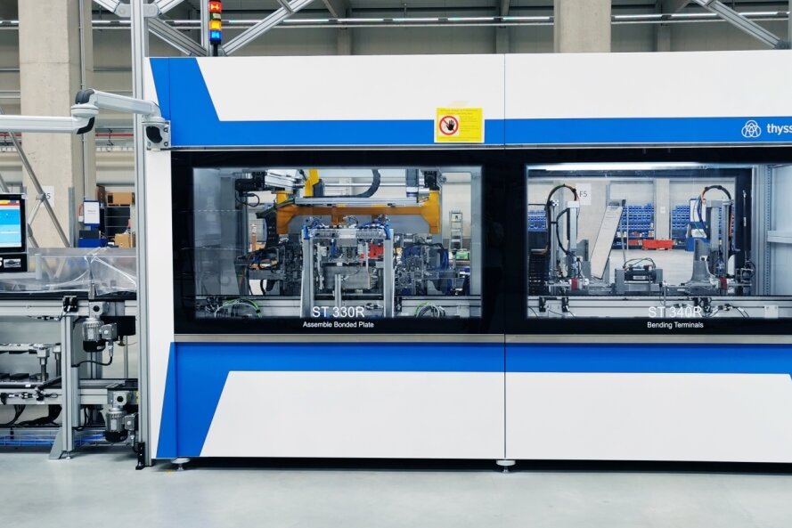 Thyssenkrupp: Millionenauftrag nach starkem Stellenabbau - In den sächsischen Werken werden modulare Montageeinheiten für eine kosteneffiziente Batterieproduktion gefertigt. 