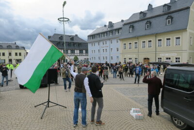 Ticker: Demonstration begleitet Kretschmer-Besuch in Zwönitz - 