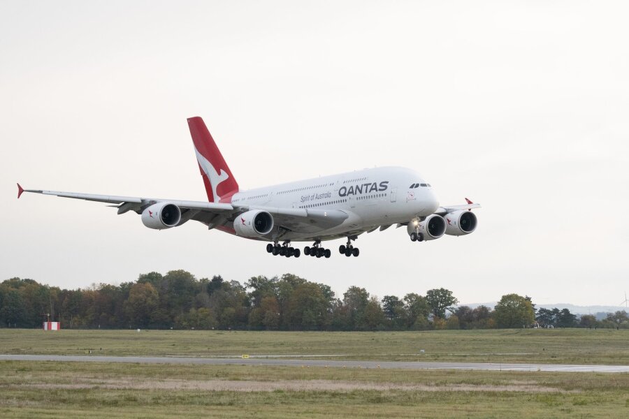 Tickets für gestrichene Flüge verkauft - Millionenstafe - Die Fluggesellschaft Qantas verkaufte Tickets für gestrichene Flüge.