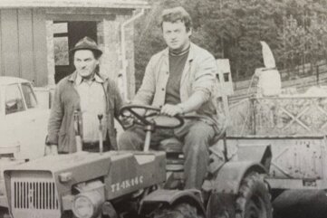 Ein Bild aus den Anfangsjahren, als ein Traktor für Dieter Haase (l.) und Frank Ott noch eine große Errungenschaft war. 