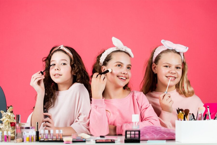 Tiktok-Hype und 70-Euro-Creme: Wie der Schönheitswahn Kinder in Sachsen erreicht - Immer mehr junge Mädchen schminken sich mit teuren Produkten.