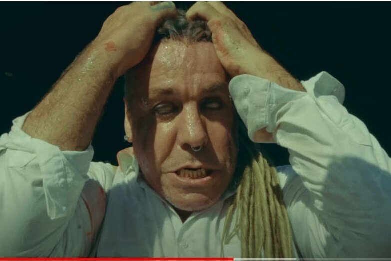 Till Lindemanns neue Video-Provokation: Sollen wir uns daran gewöhnen? - Zum Verzweifeln? Ein Ausschnitt aus dem Video "Entre dos tierras".