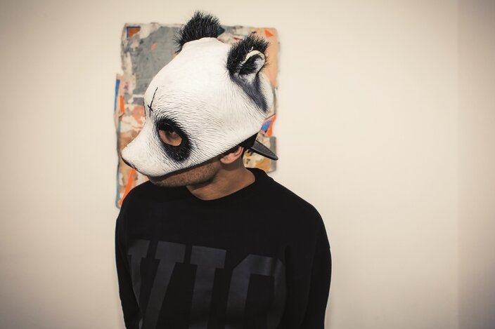 Die mittlerweile berühmte Panda-Maske macht aus Carlo Waibel den Rapper Cro. 