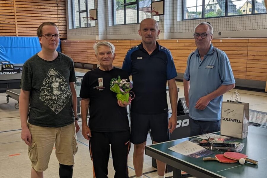 Tischtennis: Chemnitzer gewinnt Thumer Hobbyturnier - Jörg Konzack, Rainer Därr, Marek Surdziel und Michael Birkner (v. l.) wurden am Ende ausgezeichnet.
