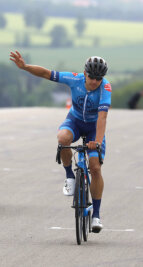 Der erste Sieger nach der coronabedingten Zwangspause in einem Straßenradrennen der Profis heißt Tobias Nolde (P&S Metalltechnik). 