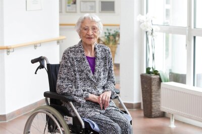 Tod mit 107 Jahren: Eine Plauenerin, die zwei Weltkriege und die Pandemie überlebte - Gerda Tschinkl konnte gut erzählen. Deshalb luden Geschichtslehrerinnen in Plauen sie immer wieder als Zeitzeugin des Zweiten Weltkriegs ein. 