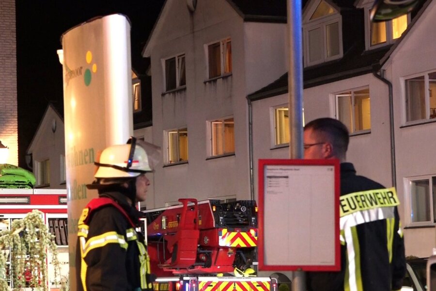 Tödlicher Brand in Alten- und Pflegeheim - Feuerwehreinsatz am Seniorenheim in Oyten.