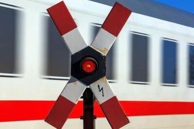 Tödlicher Unfall in Burgstädt: Bahnverkehr zwischen Chemnitz und Leipzig rollt langsam wieder an