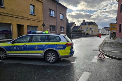 Tödlicher Unfall in Neukirchen/Pleiße: 69-Jähriger stirbt bei Zusammenstoß - Ein tragischer Unfall ereignete sich am Mittwoch kurz vor 10 Uhr auf der Werdauer Straße. Ein Mann starb.