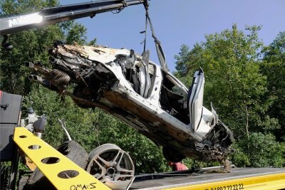 Tödlicher Unfall mit 557-PS-Mercedes auf A 4 bei Siebenlehn: Fahrer erhält Anklage - Am 16. August 2020 ereignete sich auf der A4 bei Siebenlehn der tödliche Unfall. 