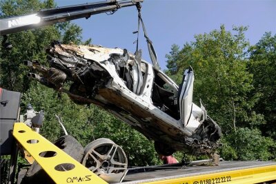 Tödlicher Unfall mit 557-PS-Mercedes auf A 4 bei Siebenlehn: Strafrichter lässt Anklage nicht zu - Am 16. August 2020 ereignete sich auf der A4 bei Siebenlehn der tödliche Unfall. 