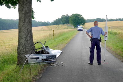 Tödlicher Unfall zwischen Chursdorf und Burgstädt - Bei einem Verkehrsunfall auf der Chursdorfer Straße ist ein Mann tödlich verunglückt.