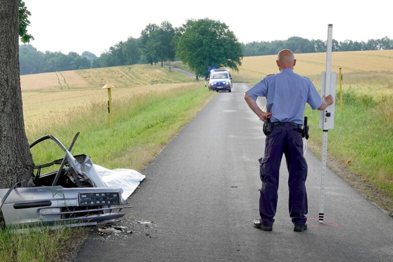 Tödlicher Unfall zwischen Chursdorf und Burgstädt - Bei einem Verkehrsunfall auf der Chursdorfer Straße ist ein Mann tödlich verunglückt.