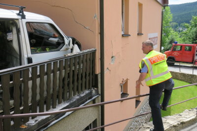 Tödlicher Verkehrsunfall in Breitenbrunn - Am Montagmittag kollidierte ein 67-Jähriger in seinem Transporter mit einer Hauswand. Bei dem Unfall kam der Mann ums Leben. 