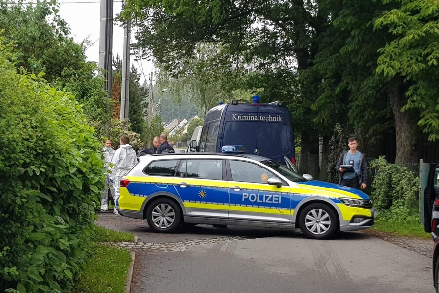 Tötungsdelikt in einem Dorf im Vogtland: Verdacht auf Dreifachmord - Nach einem Dreifachmord ermittelt die Polizei in Tirpersdorf.